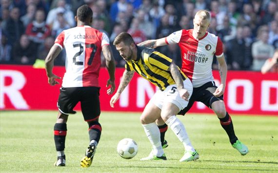 Lex Immers jaagt Theo Janssen af, Feyenoord - vITESSE