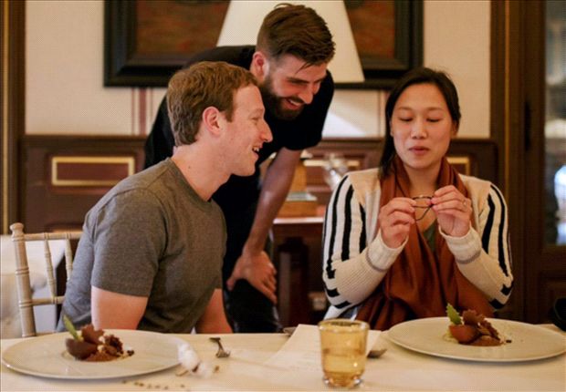 Pique dines with... Mark Zuckerberg?!