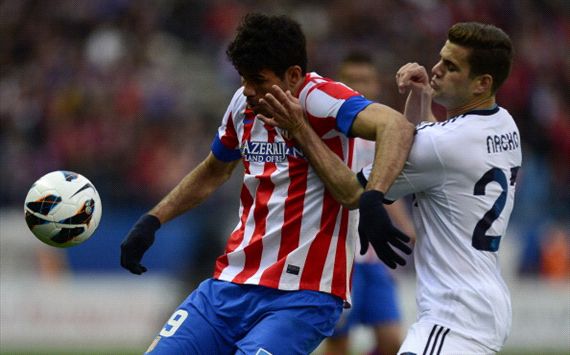 Diego Costa y Nacho, durante el Atlético-Real Madrid