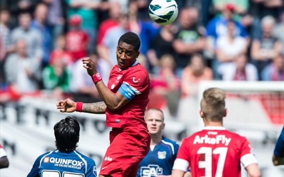 Leroy Fer kopt op doel tegen NEC