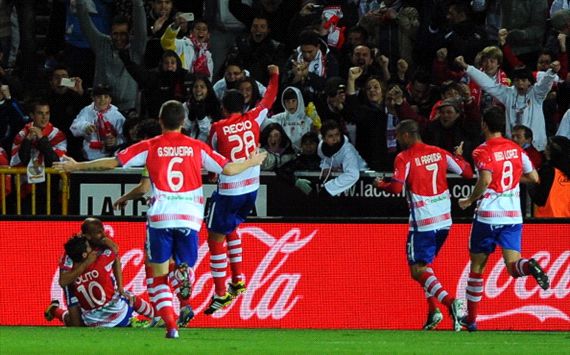 Nolito and the rest of Granada players celebrating a goal