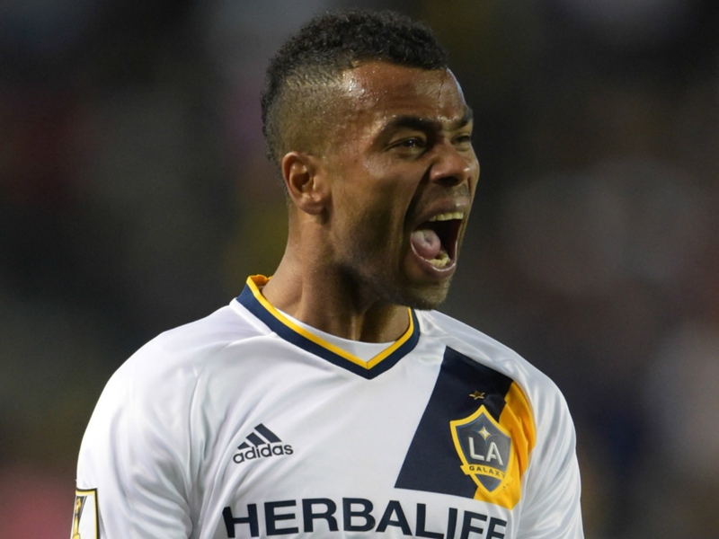 MLS, espulsione lampo per Ashley Cole: due gialli in 15 secondi