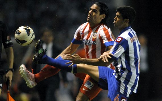Radamel Falcao y Aythami, en el Deportivo La Coruña - Atlético Madrid, Liga BBVA