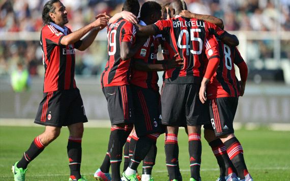 Milan players celebrating - Pescara-Milan