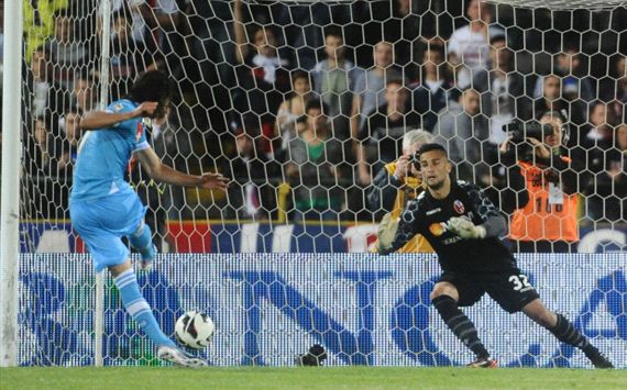Edinson Cavani scores - Bologna-Napoli