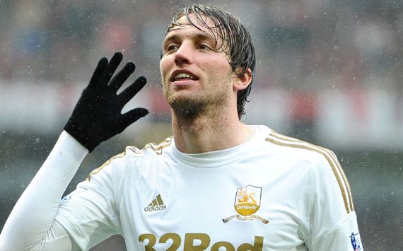 EPL - Manchester United vs Swansea City, Michu