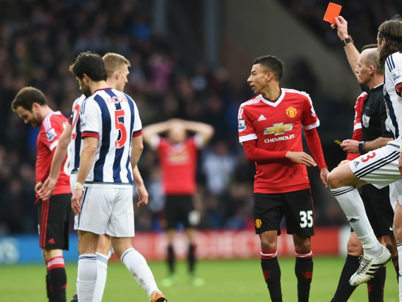 Carragher blasts 'stupid' Mata over West Brom red card