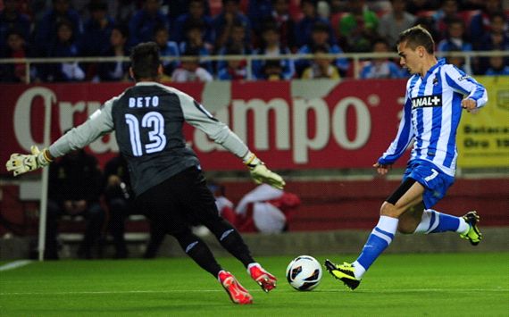 Griezmann define ante Beto, en el Sevilla - Real Sociedad