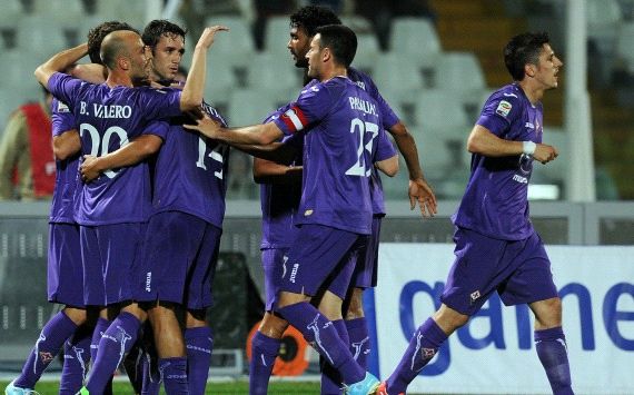 Fiorentina players celebrate a goal against Pescara