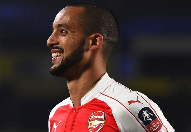 Walcott will stay at Arsenal, insists Wenger