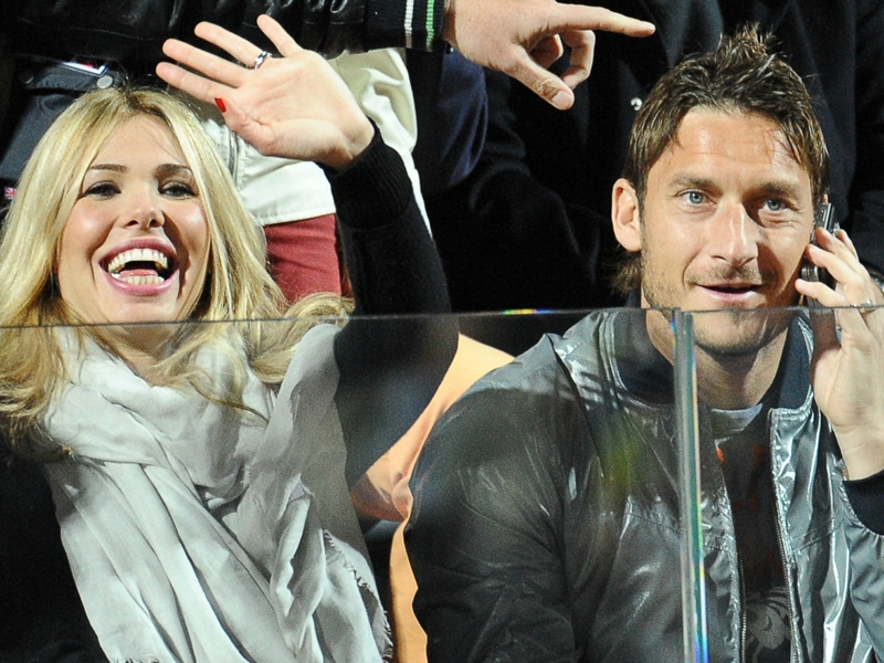 La femme de Totti tacle l’entraîneur et le président de la Roma