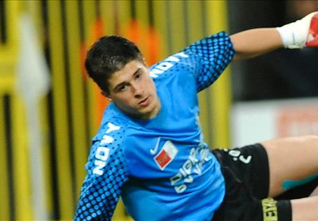 VIDEO: Most kamikaze keeper ever?