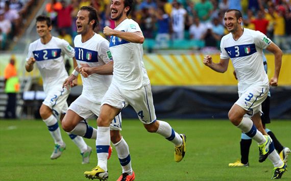 Italy celebrating vs Uruguay
