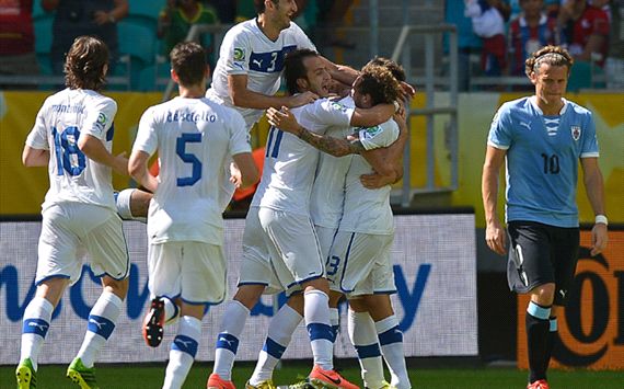 Italy celebrating vs Uruguay