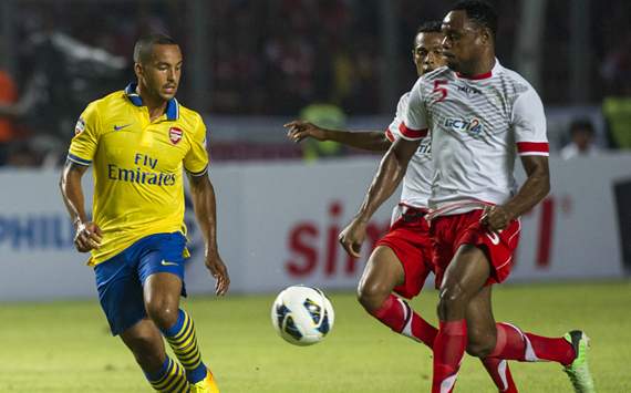 Theo Walcott & Victor Igbonefo - Indonesia vs Arsenal