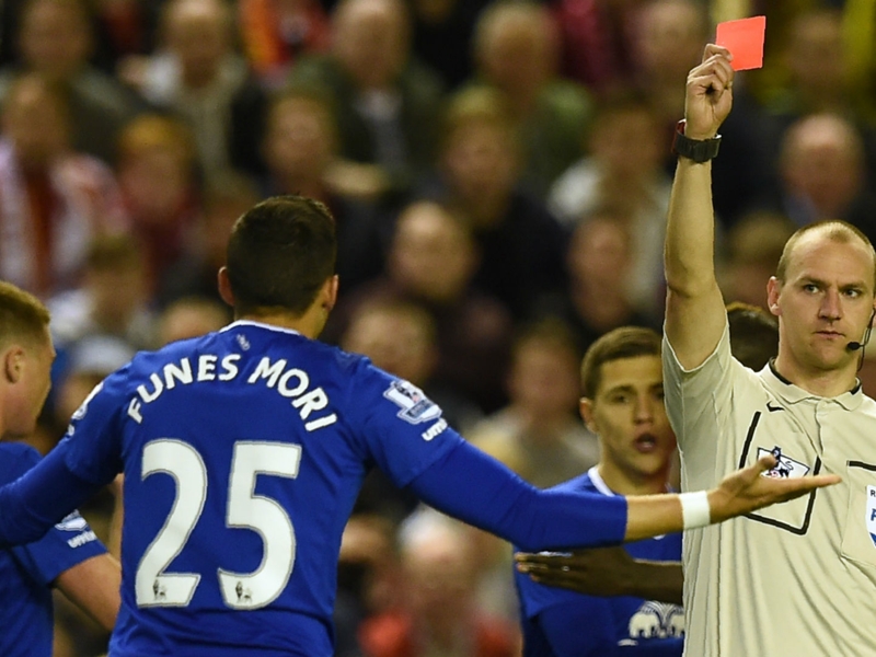 Carragher slams 'embarrassing' Funes Mori for kissing Everton badge after red card