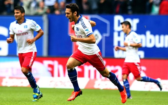 Hamburgs Hakan Calhanoglu jubelt nach seinem Treffer gegen Braunschweig