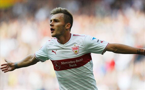 Alexandru Maxi feiert beim 6:1 des VfB Stuttgarts gegen 1899 Hoffenheim
