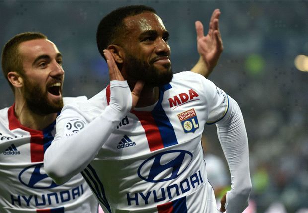 Lyon confirm West Ham's €40m Lacazette bid rejected