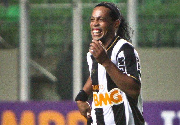 Jornais turcos dizem que Besiktas tem representantes no Brasil para negociar com Ronaldinho