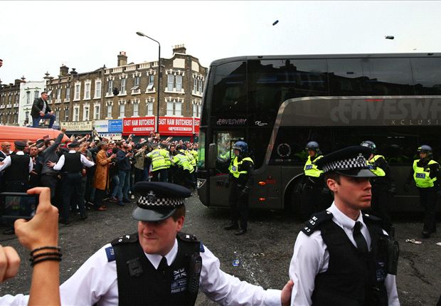 Manchester United bus 'smashed up' by West Ham fans