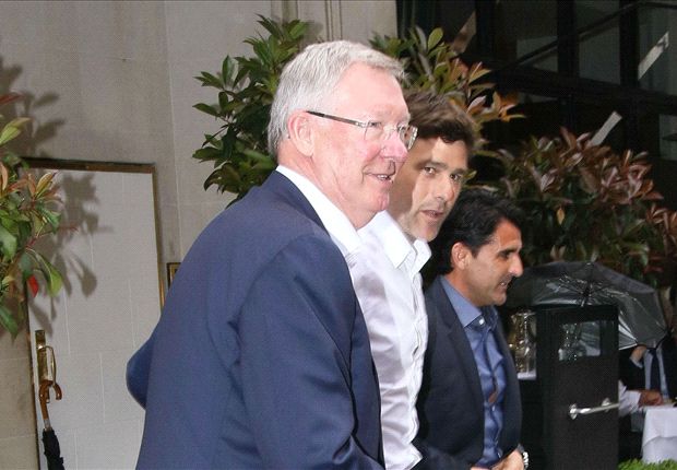 Sir Alex Ferguson meets with Tottenham boss Pochettino