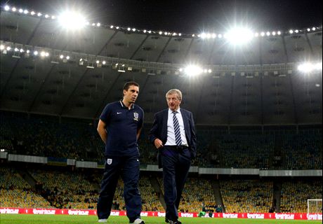Angleterre, Hodgson loue les qualités d'entraîneur de Neville