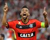 Léo Moura renova contrato com o Flamengo até fim de 2014