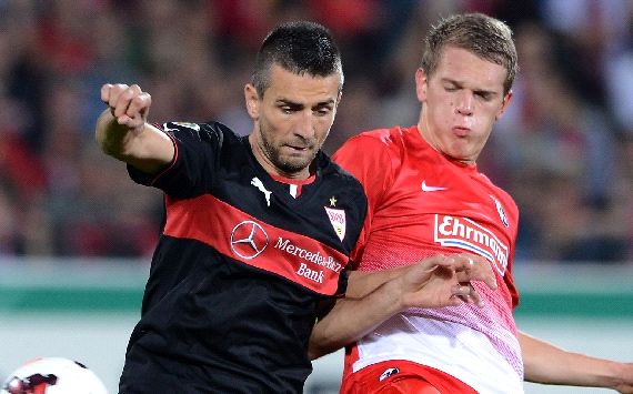Vedad Ibisevic im Zweikampf mit Matthias Ginter