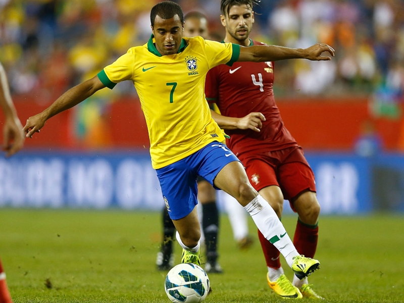 Lucas replaces injured Rafinha in Brazil Copa squad