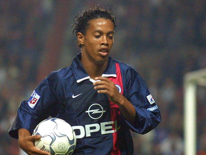 Il y a 18 ans jour pour jour, le PSG annonçait la signature de Ronaldinho
