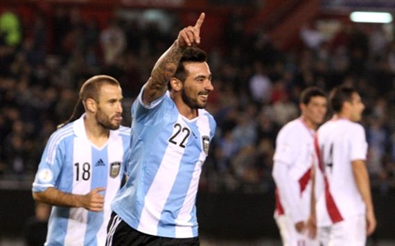 Lavezzi and Palacio Argentina v Perú Eliminatorias