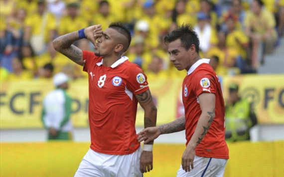 Arturo Vidal - Eduardo Vargas - Colombia - Chile - 2013