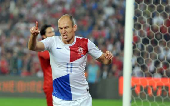 Arjen Robben scores for Netherlands
