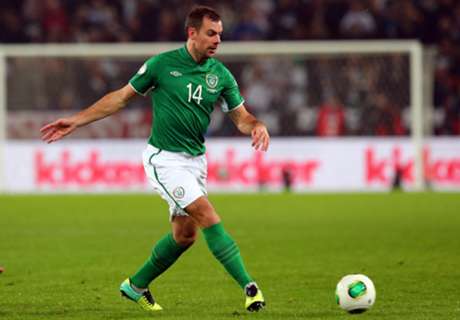 Everton midfielder Darron Gibson set for May return