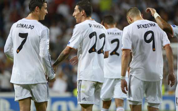 Real Madrid players celebrate a goal versus Levante