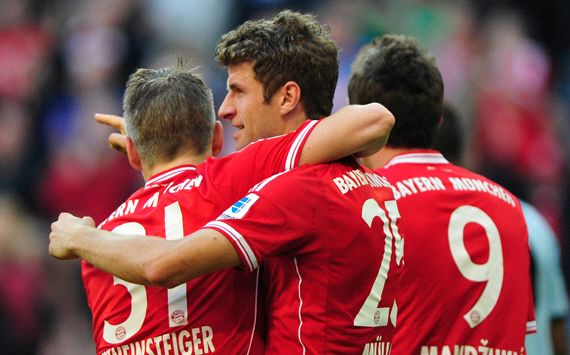 Bayern's Schweinsteiger, Mueller and Mandzukic celebrate their team's second goal against Mainz