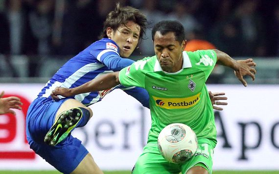 Berlin's Hajime Hosogai battles for the ball with Gladbach's Raffael