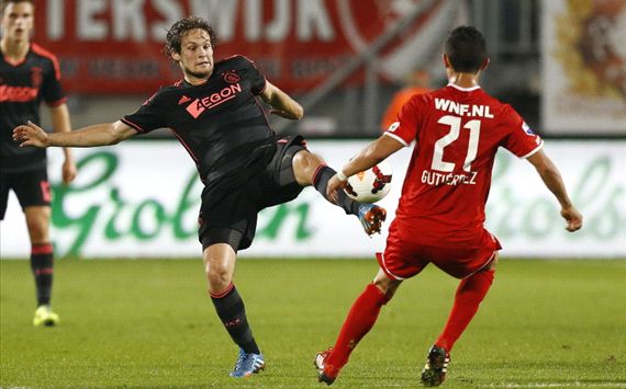 BLIND GUTIERREZ TWENTE AJAX EREDIVISIE 19102013