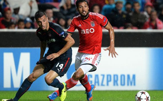 Olympiakos Benfica Andrea Samaris Ezequiel Garay Champions League 10232013