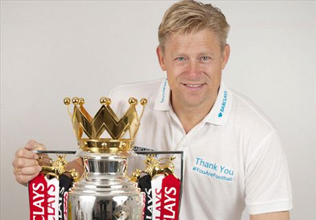 Manchester United fans will be happy with Moyes ... as long as he delivers top four - Schmeichel