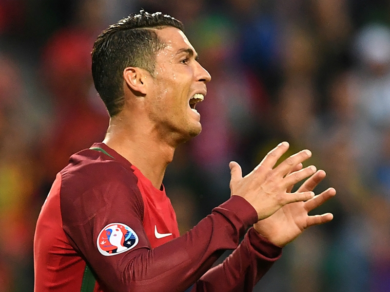 Ronaldo is a 'sore loser' who 'fannies about' says Iceland hero Arnason