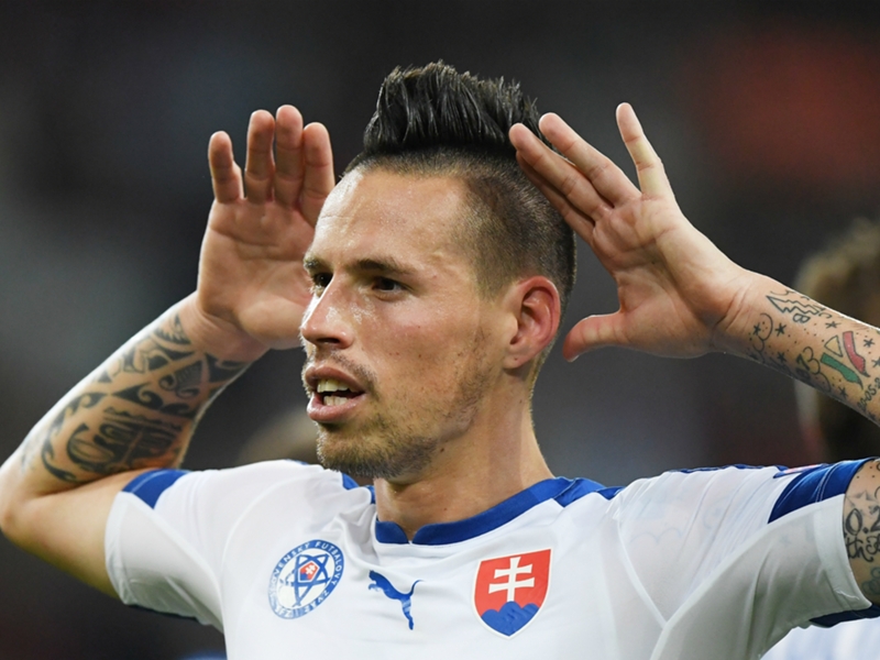 OFFICIAL: Hamsik signs new Napoli contract