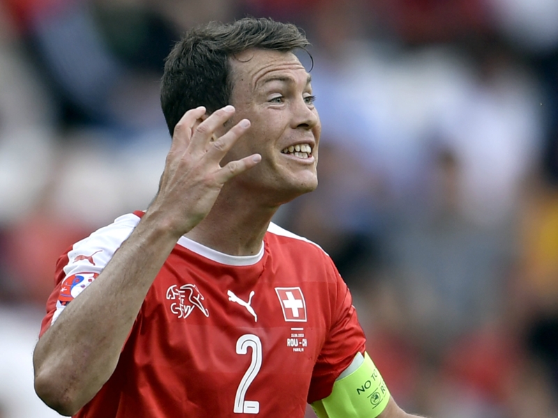 Suisse, Lichtsteiner et Schär observés par le Barça ?