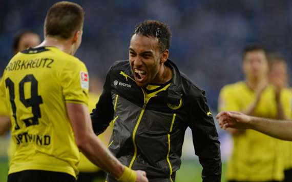 Pierre-Emerick Aubameyang celebrates with Kevin Grosskreutz