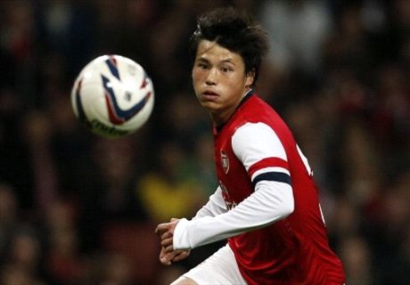 Arsenal left with only six substitutes after Miyaichi paperwork error