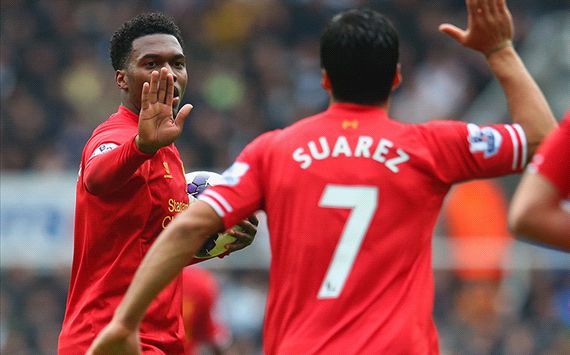 Daniel Sturridge Luis Suarez Liverpool Newcastle United Premier League 10192013.jpg