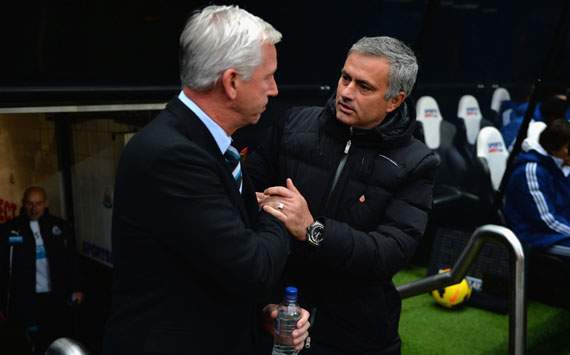 Alan Pardew Jose Mourinho Newcastle United v Chelsea English Premier League