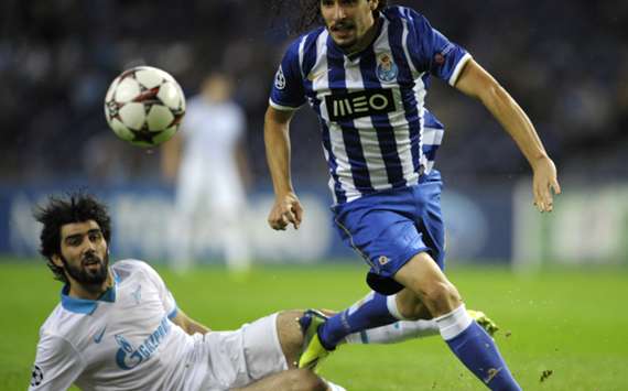 Zenit and Porto players challenge