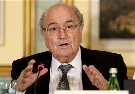 Blatter: Qatar working conditions 'unacceptable'